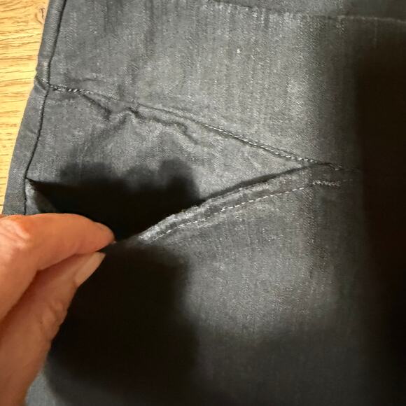 Chic Black Stretch Denim Capri Pants SZ 18 Pull On Classic Casual Vacation - Picture 4 of 7